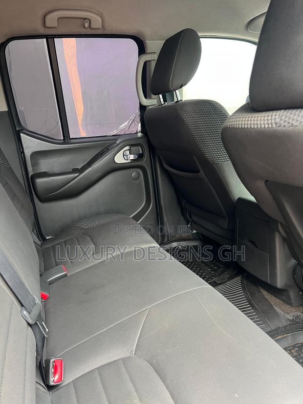 Nissan Frontier 2014 Black photo 20