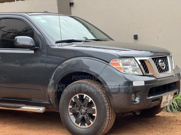 Nissan Frontier 2014 Black photo 34