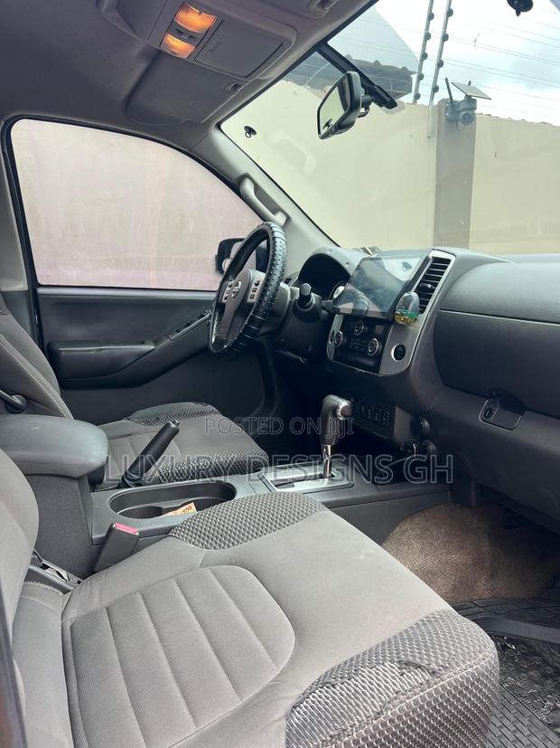 Nissan Frontier 2014 Black photo 28