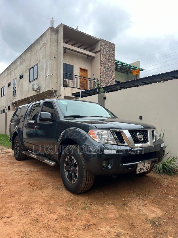 Nissan Frontier 2014 Black photo 2