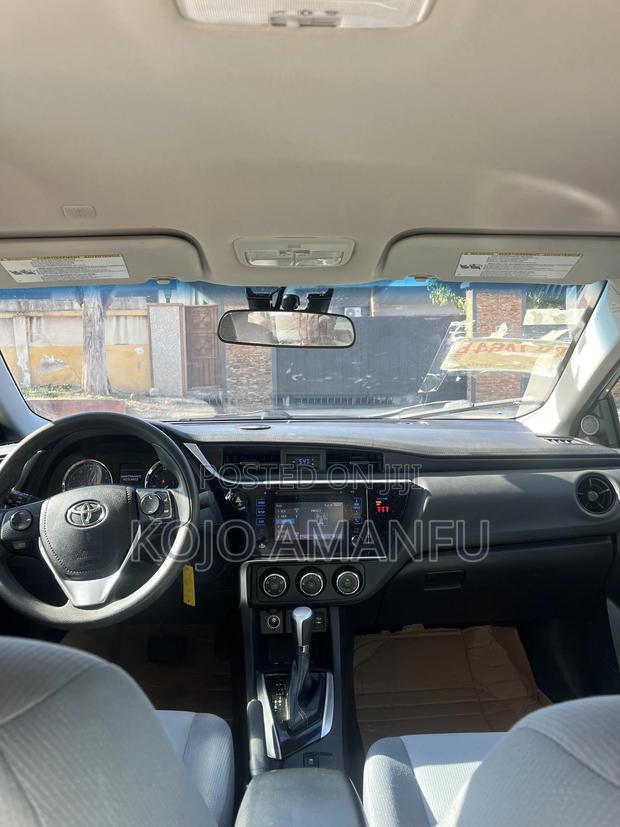 Toyota Corolla LE (1.8L 4cyl 2A) 2019 Silver