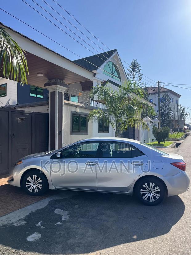 Toyota Corolla LE (1.8L 4cyl 2A) 2019 Silver