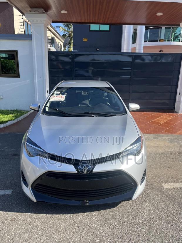 Toyota Corolla LE (1.8L 4cyl 2A) 2019 Silver