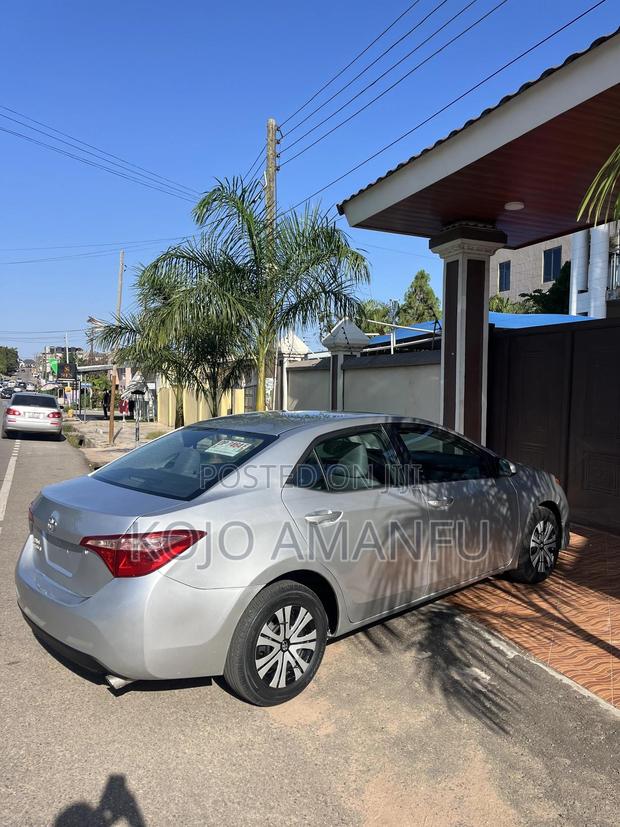 Toyota Corolla LE (1.8L 4cyl 2A) 2019 Silver