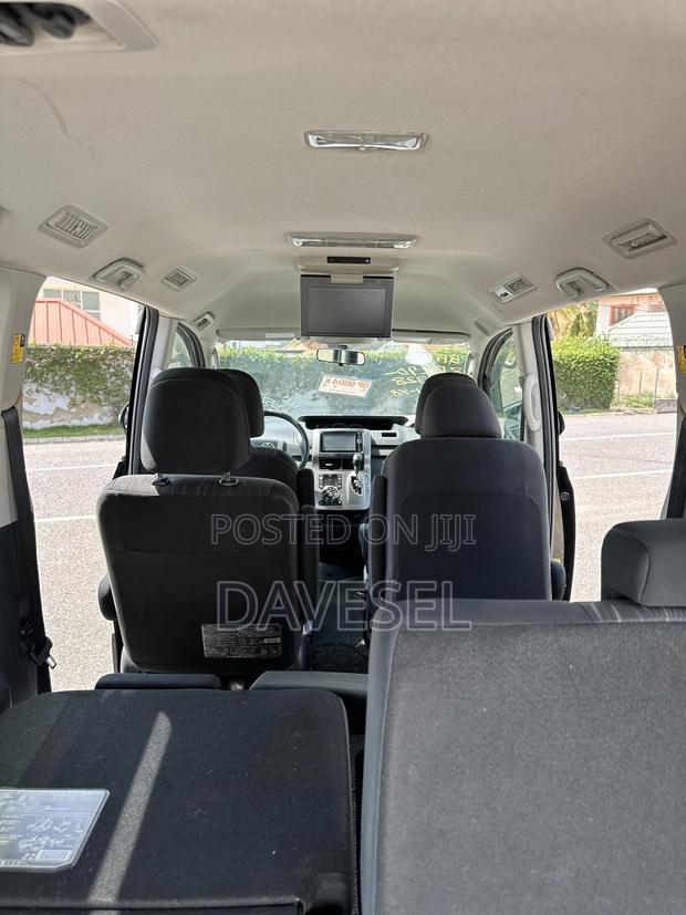 Toyota Voxy 2013 Black