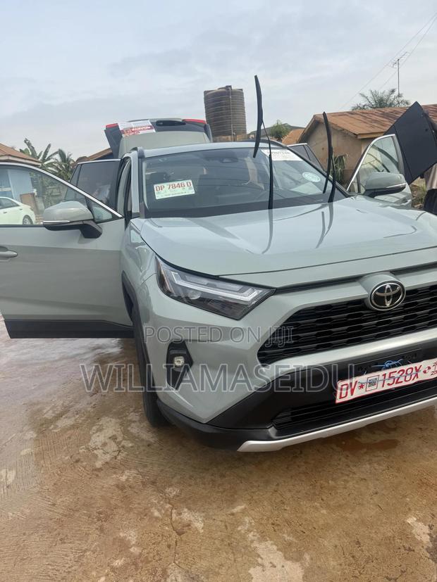 Toyota RAV4 XLE FWD 2023 Gray