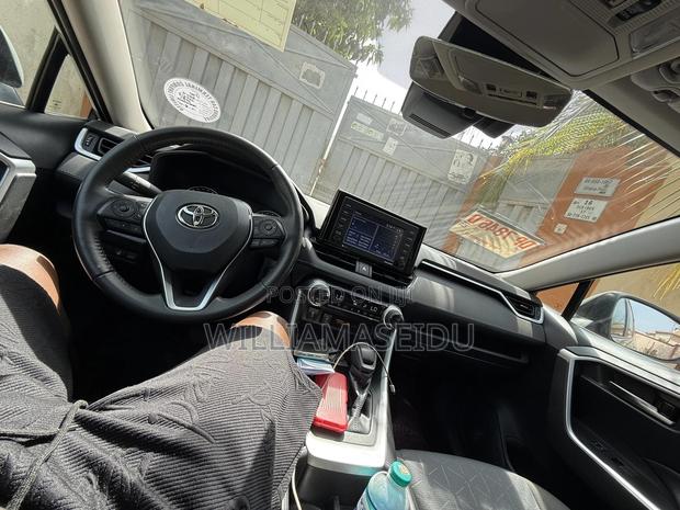 Toyota RAV4 XLE FWD 2023 Gray