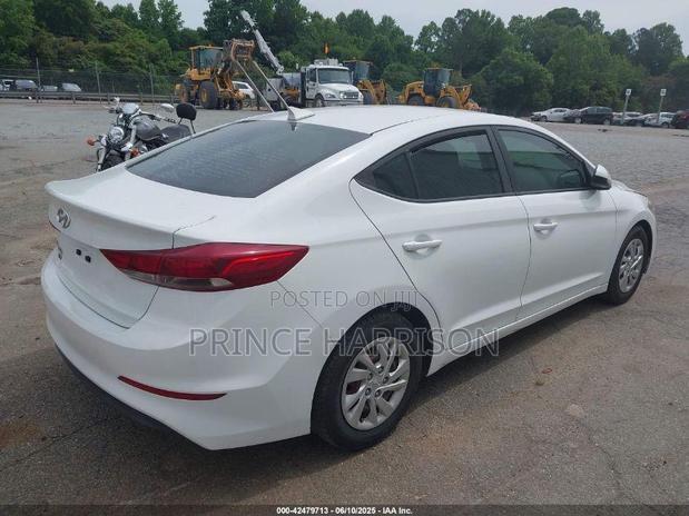 Hyundai Elantra 2018 White
