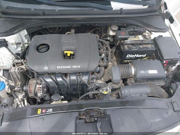 Hyundai Elantra 2018 White