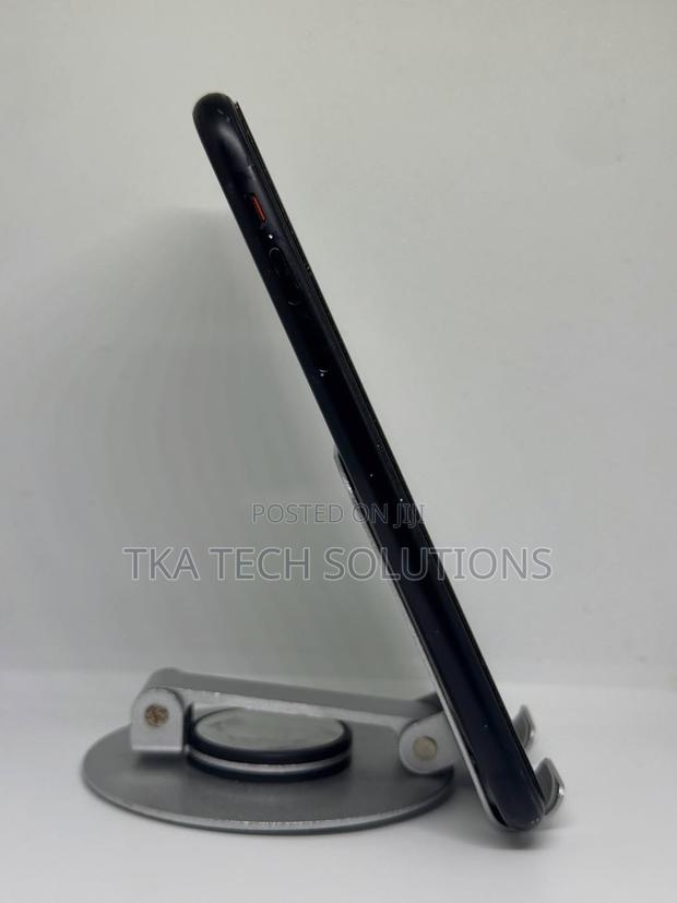 Apple iPhone XR 128 GB Black photo 4