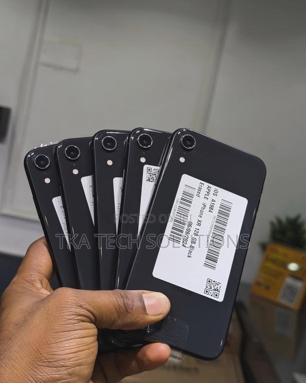 Apple iPhone XR 128 GB Black photo 3