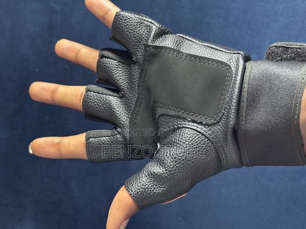 Premium Leather Gym Training Gloves · Photo 4