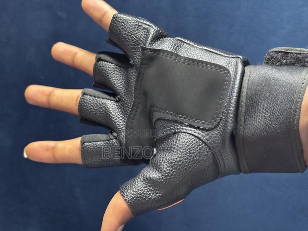 Premium Leather Gym Training Gloves · Photo 3
