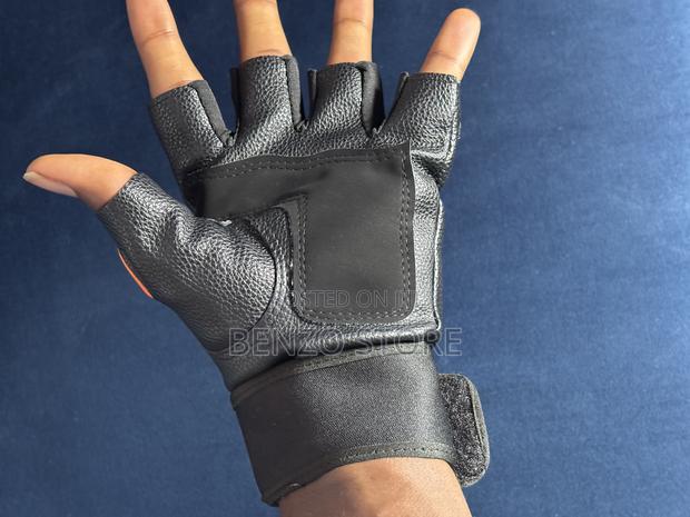 Heavy-Duty Leather Workout Gloves · Photo 2