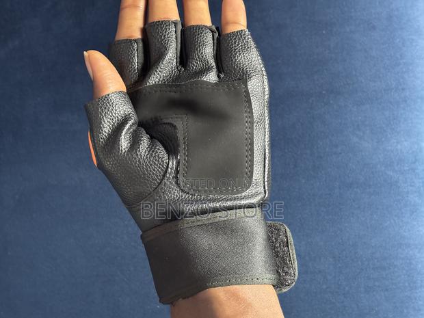 All-Purpose Leather Training Gloves for Gym, Military and Riding · Photo 4