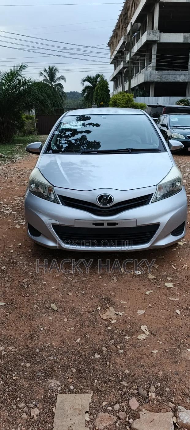 Toyota Vitz 2014 Silver