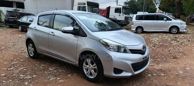 Toyota Vitz 2014 Silver