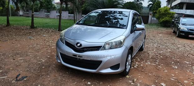 Toyota Vitz 2014 Silver
