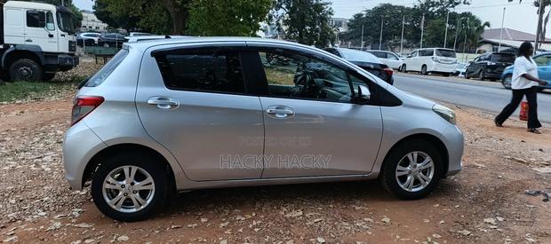 Toyota Vitz 2014 Silver