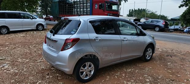 Toyota Vitz 2014 Silver