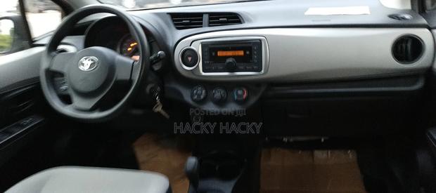 Toyota Vitz 2014 Silver