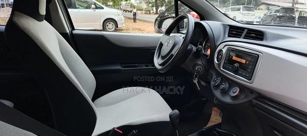 Toyota Vitz 2014 Silver