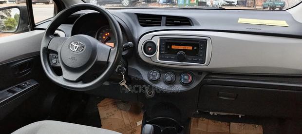 Toyota Vitz 2014 Silver