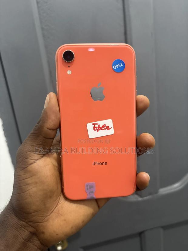 Apple iPhone XR 256 GB Orange · Photo 3