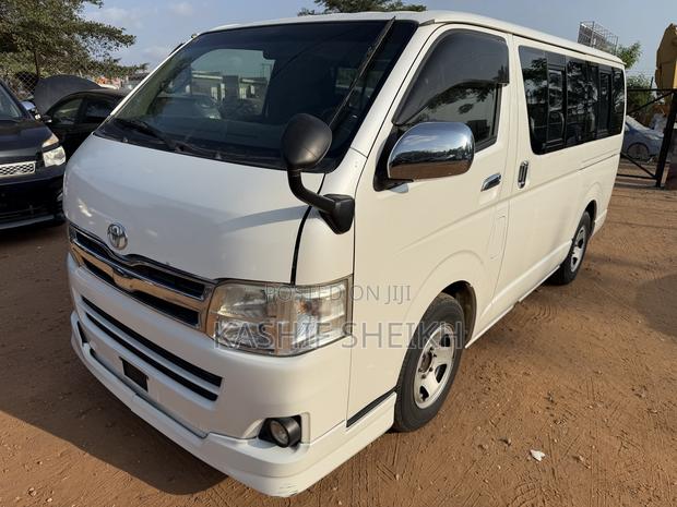 Toyota HiAce 2013 White
