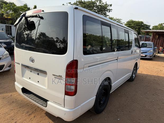 Toyota HiAce 2013 White