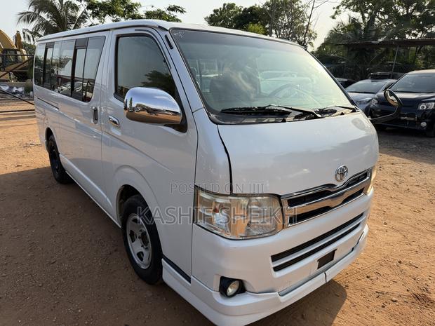 Toyota HiAce 2013 White