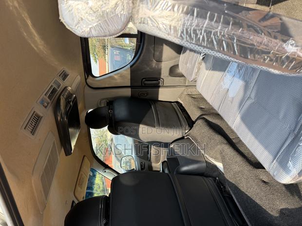 Toyota HiAce 2013 White