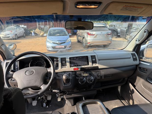 Toyota HiAce 2013 White