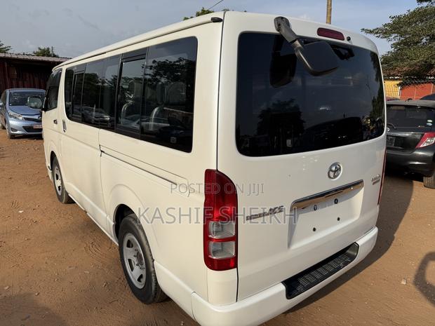 Toyota HiAce 2013 White