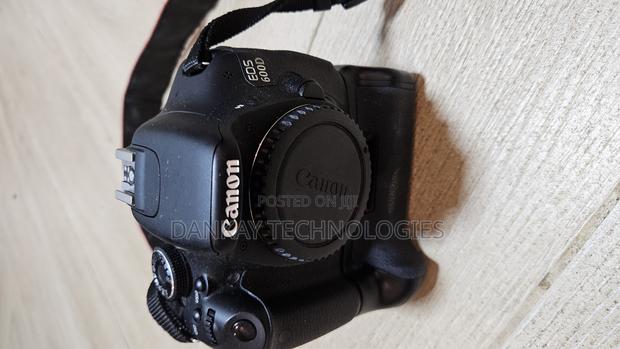 Canon Eos 600d 18mp Cmos Digital Slr Camera With Ef-s 18-55mm Lens