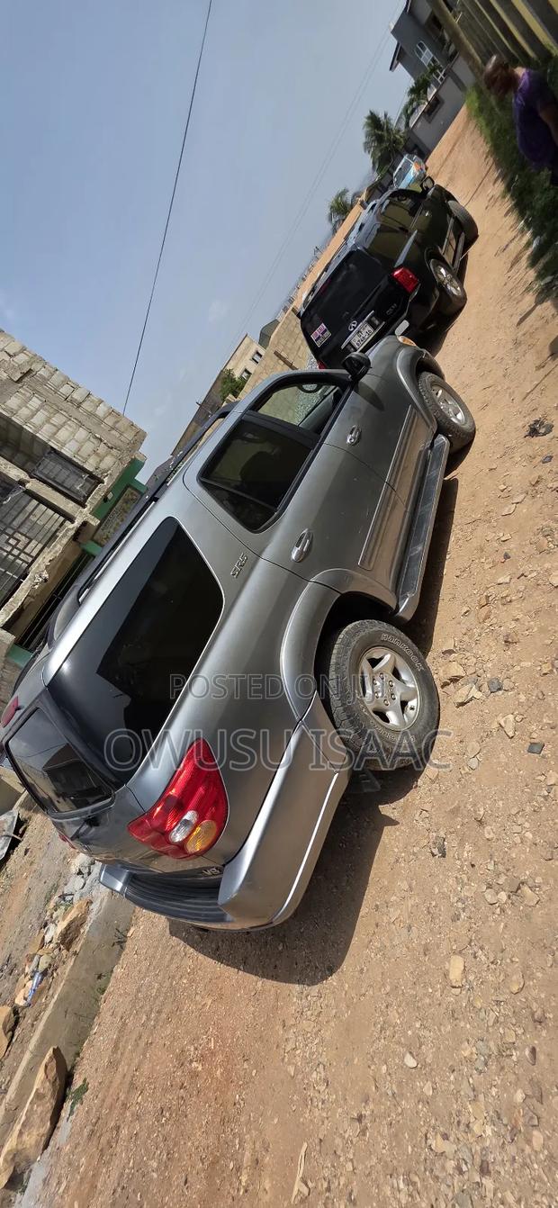 Toyota Sequoia 2001 Gray · Photo 3