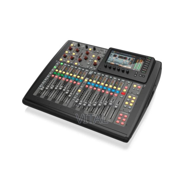 Behringer X32 Compact photo 3