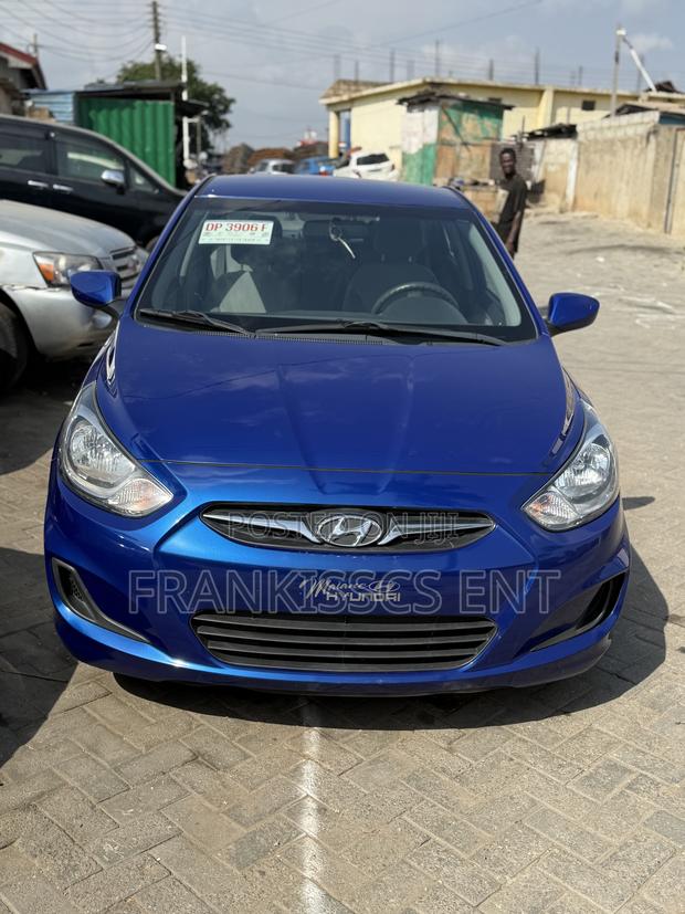 Hyundai Accent SE 2013 Blue photo 9