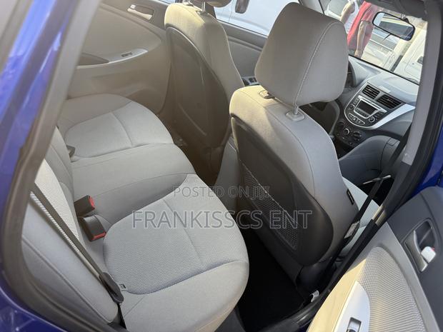 Hyundai Accent SE 2013 Blue photo 3