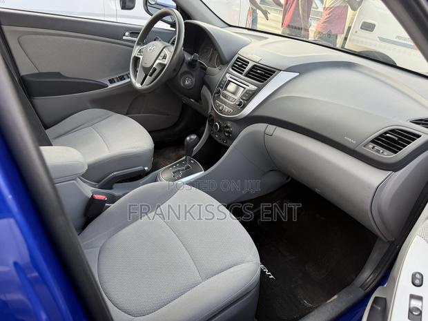Hyundai Accent SE 2013 Blue photo 4