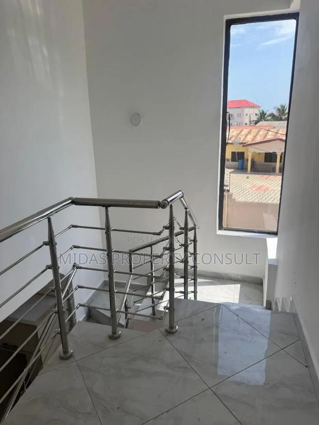 3bdrm Townhouse/Terrace in Ashaley Botwe, School Junction for sale photo 3
