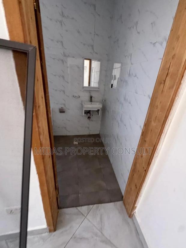 3bdrm Townhouse/Terrace in Ashaley Botwe, School Junction for sale photo 4