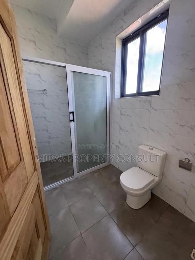 3bdrm Townhouse/Terrace in Ashaley Botwe, School Junction for sale photo 9