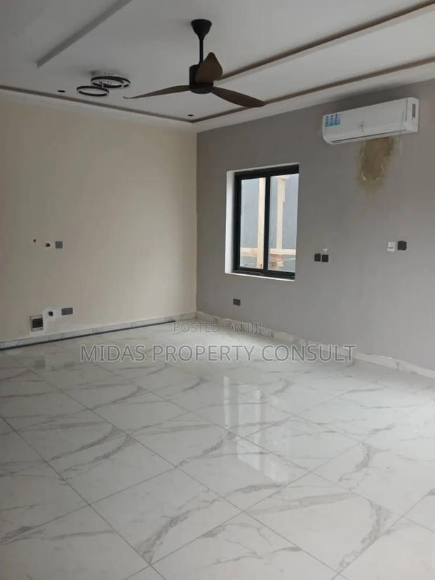 3bdrm Townhouse/Terrace in Ashaley Botwe, School Junction for sale photo 5