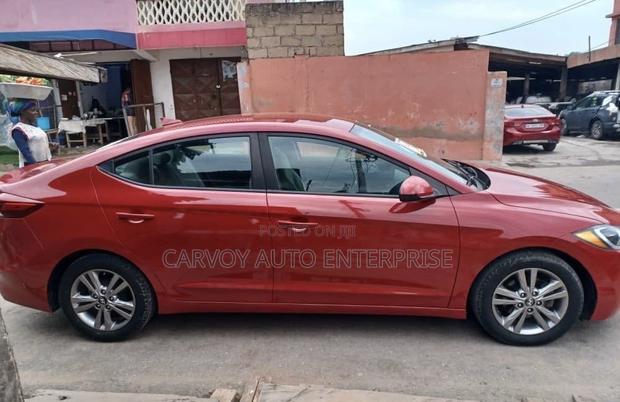Hyundai Elantra SE Sedan FWD (2.0L 4cyl 6M) 2017 Red