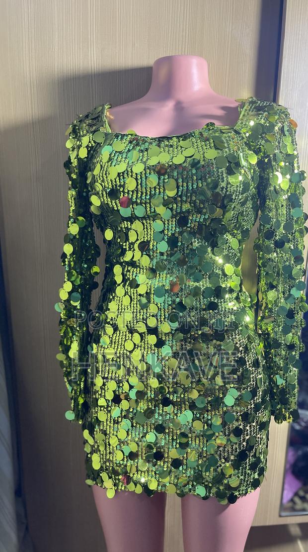 Ladies Beautiful Outfit Available · Photo 4