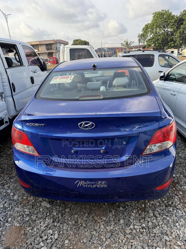Hyundai Accent SE 2013 Blue photo 2
