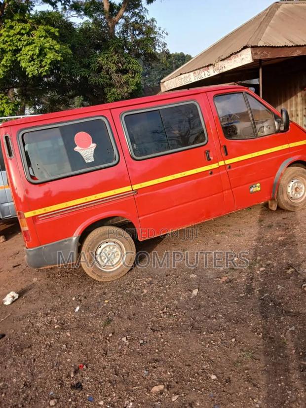Ford Transit 2021 Red photo 4