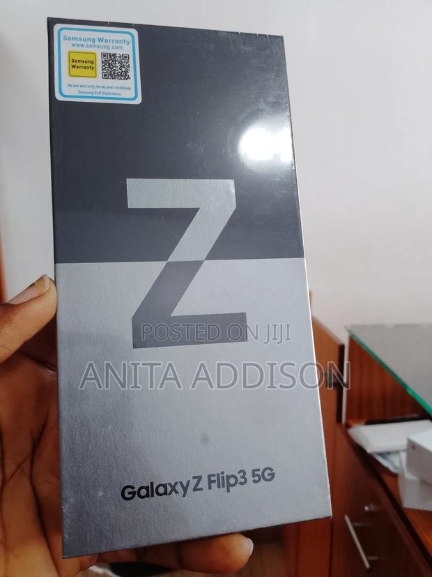 New Samsung Galaxy Z Flip 3 256 GB Black · Photo 3