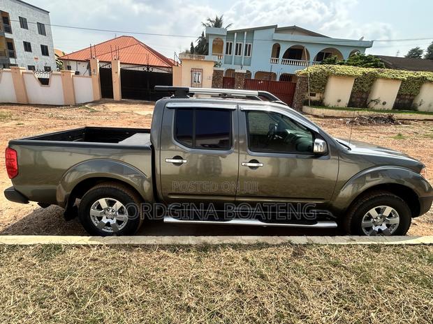 Nissan Pick-Up 2006 Green